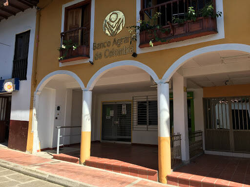 Negocio Banco Agrario Y Cajero Ath