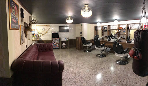banco Capitán Barbas Barbería Y Tienda