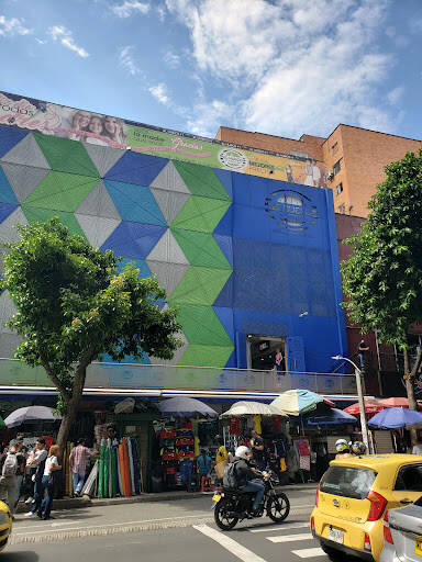 Negocio Centro Comercial El Hueco Número Uno.