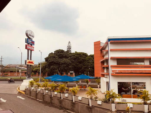 Negocio Colon Plaza Shopping Center