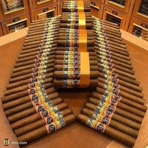 Negocio Distrito Tabaquero Medellin (Habanos & Puros ,Tienda Store Cigars & Lounge - Colombia Cigars S.A.)
