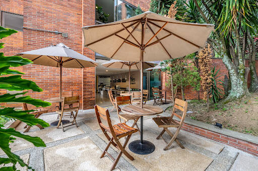 Negocio Leblón Suites Hotel