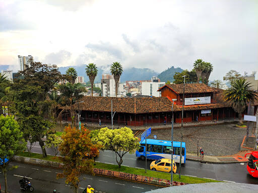 Negocio National University - Campus Cable