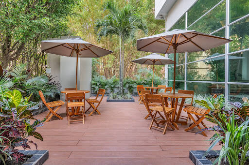 Negocio Novelty Suites Hotel