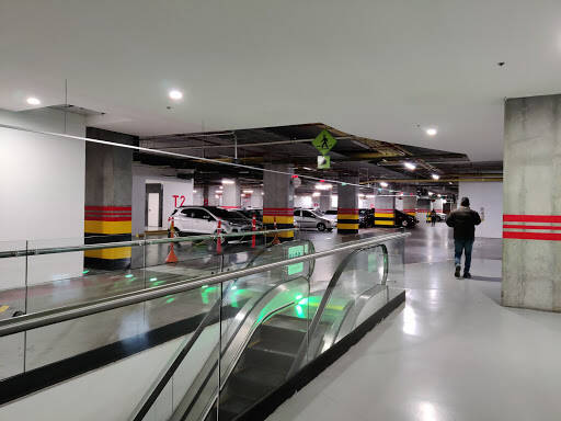 banco Plaza Claro Shopping Mall