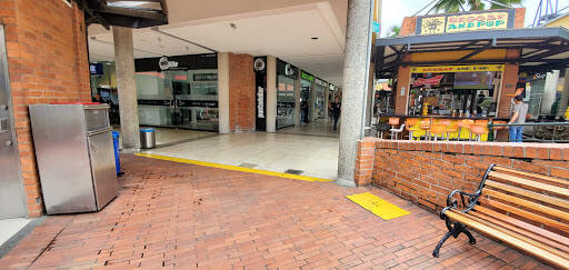 Negocio Punto Dollar Money Exchange Centro Comercial Chipichape Local 620, Casa De Cambios