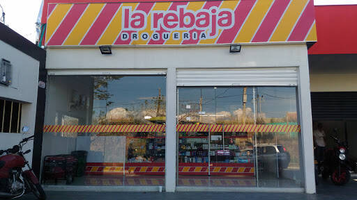 Negocio Rebaja Plus No. 5 Pereira Cerritos